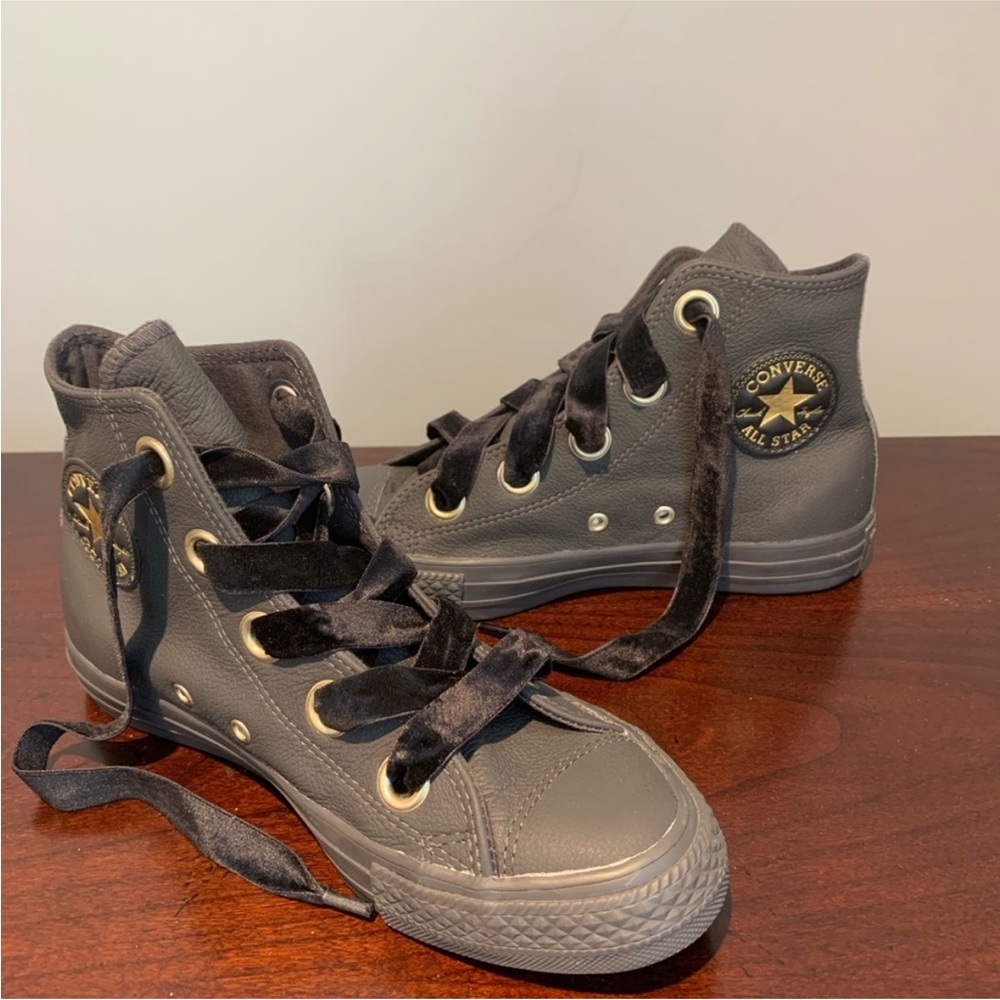 New-Gray Converse Chuck Taylor All Star Leather High Top w/a Velvet Lace Size-7